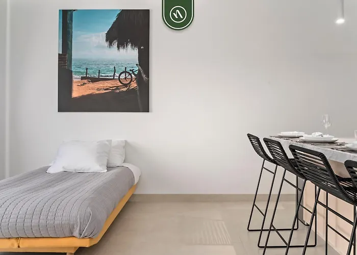 Near Marina - Downtown - Pool - King Apartment