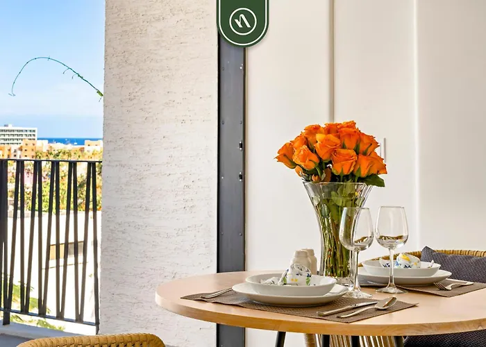 Near Marina - Downtown - Pool - King Apartment *