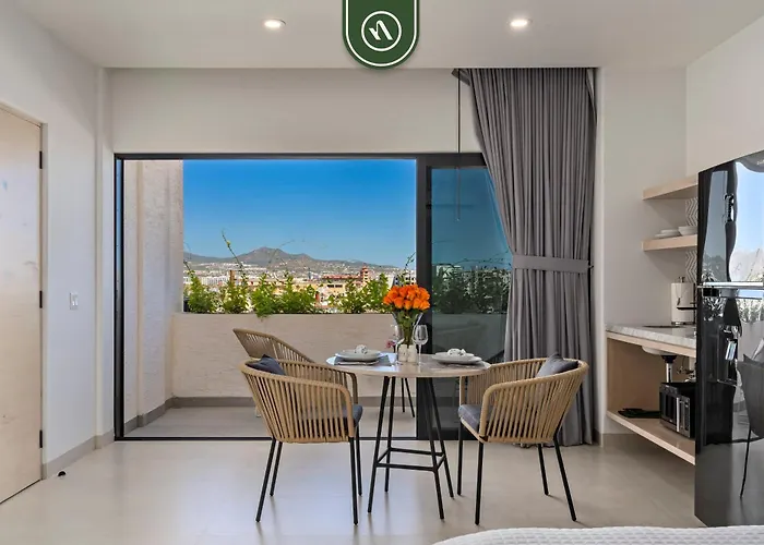 Near Marina - Downtown - Pool - King Apartment