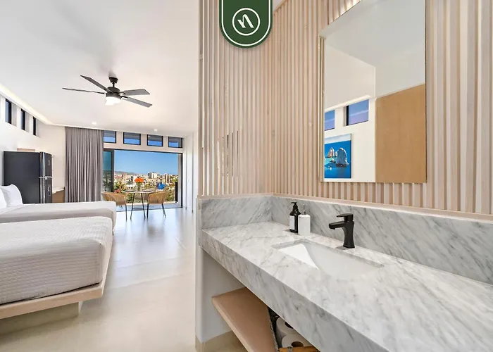 Near Marina - Downtown - Pool - King Apartment *