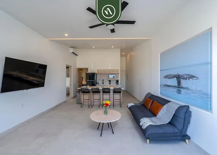 Near Marina - Downtown - Pool - King Apartment *