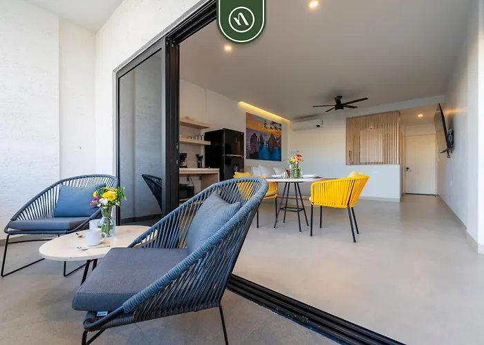 Near Marina - Downtown - Pool - King Apartment *